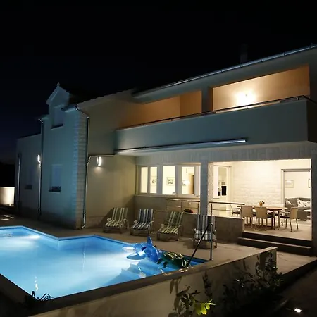 Lila Villa