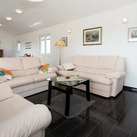 Lila Villa